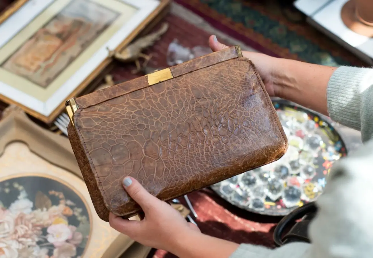 La tua borsa in pelle si rovina troppo presto? Ecco la durata reale e come allungarla