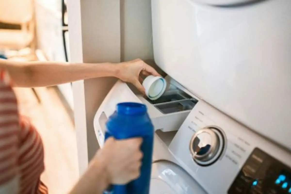 Allerta avvelenamento: cosa fare immediatamente se tu o tuo figlio bevete detersivo